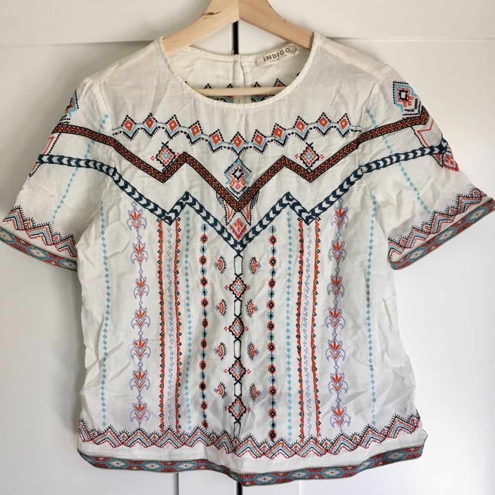 EUC Embroidered short sleeve blouse